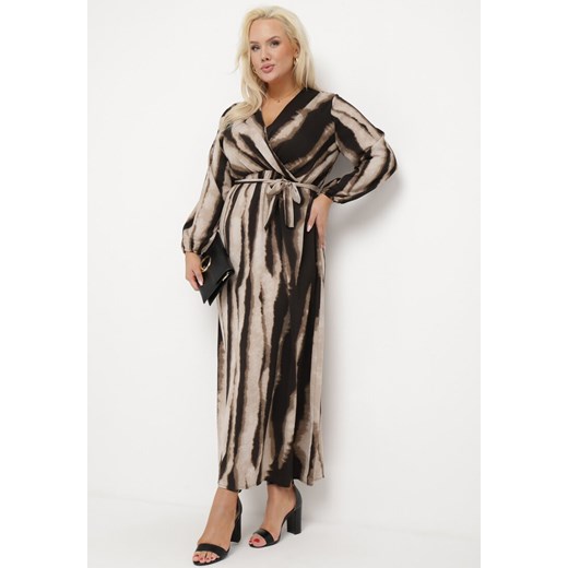 Sukienka wielokolorowa Born2be elegancka w abstrakcyjnym wzorze w serek z długim rękawem maxi kopertowa 