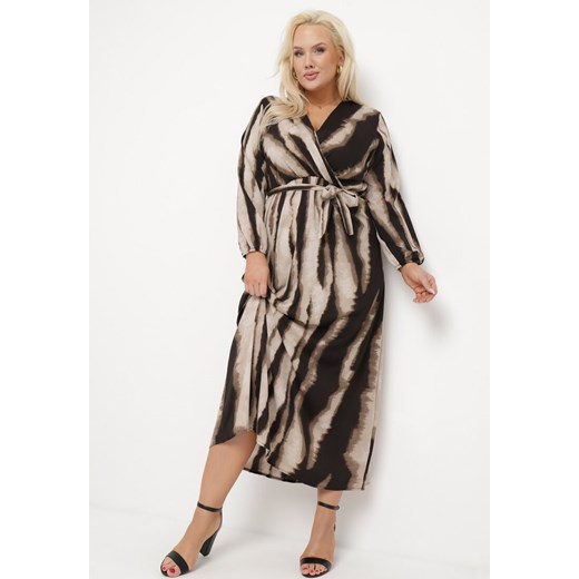 Sukienka Born2be wielokolorowa maxi z długim rękawem kopertowa w abstrakcyjnym wzorze 