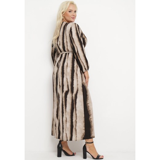 Sukienka Born2be w serek kopertowa maxi z długim rękawem w abstrakcyjnym wzorze 