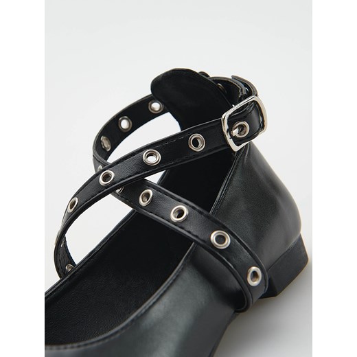 Balerinki dziecięce Reserved bez zapięcia na wiosnę 