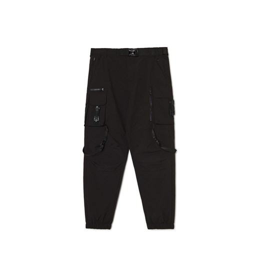 Cropp - Czarne spodnie loose z paskiem - czarny ze sklepu Cropp w kategorii Spodnie męskie - zdjęcie 170001546