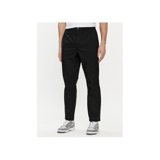 New Balance Spodnie dresowe MP41575 Czarny Regular Fit ze sklepu MODIVO w kategorii Spodnie męskie - zdjęcie 170009469