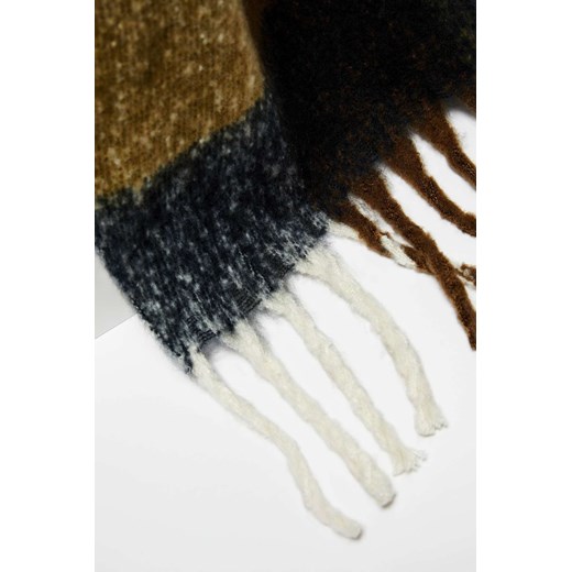 Szal w pasy z frędzlami uniwersalny okazja Moodo.pl