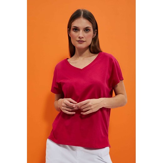 Bawełniana bluzka z dekoltem w serek truskawkowa ze sklepu Moodo.pl w kategorii Bluzki damskie - zdjęcie 170027648