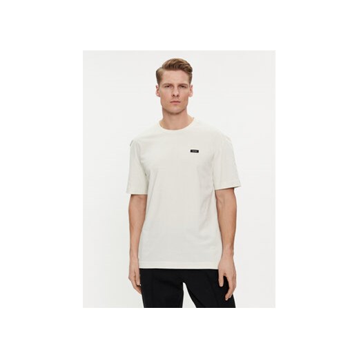 Calvin Klein T-Shirt K10K112749 Beżowy Comfort Fit ze sklepu MODIVO w kategorii T-shirty męskie - zdjęcie 170045416
