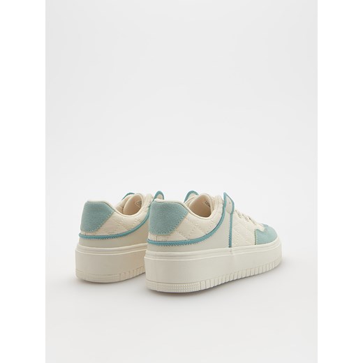 Buty sportowe dziecięce Reserved na wiosnę