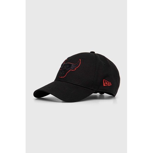 New Era czapka z daszkiem bawełniana Chicago Bulls kolor czarny z aplikacją CHICAGO BULLS ze sklepu PRM w kategorii Czapki z daszkiem damskie - zdjęcie 170064866