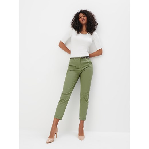Mohito - Zielone spodnie cygaretki z paskiem - zielony ze sklepu Mohito w kategorii Spodnie damskie - zdjęcie 170127317