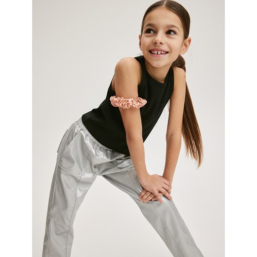 Reserved - Spodnie z imitacji skóry - srebrny ze sklepu Reserved w kategorii Spodnie dziewczęce - zdjęcie 170130198