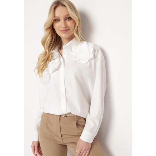 Biała Koszula z Ozdobnymi Naszytymi Kwiatami Ernna ze sklepu Born2be Odzież w kategorii Koszule damskie - zdjęcie 170153555