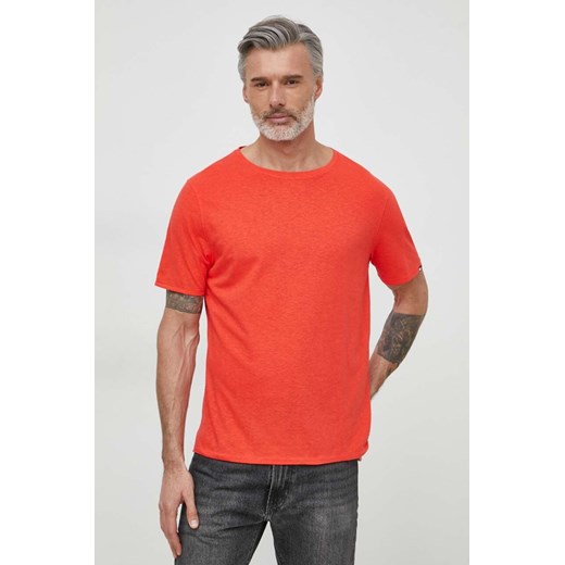 Tommy Hilfiger t-shirt z domieszką lnu kolor czerwony gładki UM0UM03226 ze sklepu ANSWEAR.com w kategorii T-shirty męskie - zdjęcie 170176069