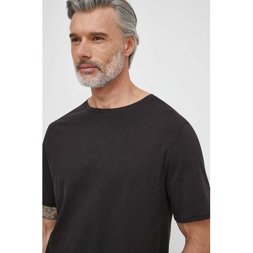 Tommy Hilfiger t-shirt z domieszką lnu kolor czarny gładki UM0UM03226 ze sklepu ANSWEAR.com w kategorii T-shirty męskie - zdjęcie 170176077