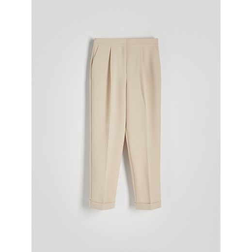 Reserved - Spodnie z mankietami - beżowy ze sklepu Reserved w kategorii Spodnie damskie - zdjęcie 170176328