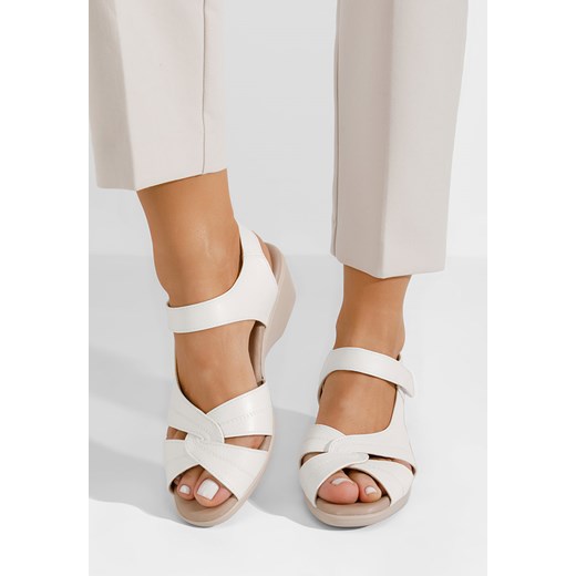 Białe sandały damskie Makeda ze sklepu Zapatos w kategorii Sandały damskie - zdjęcie 170176549