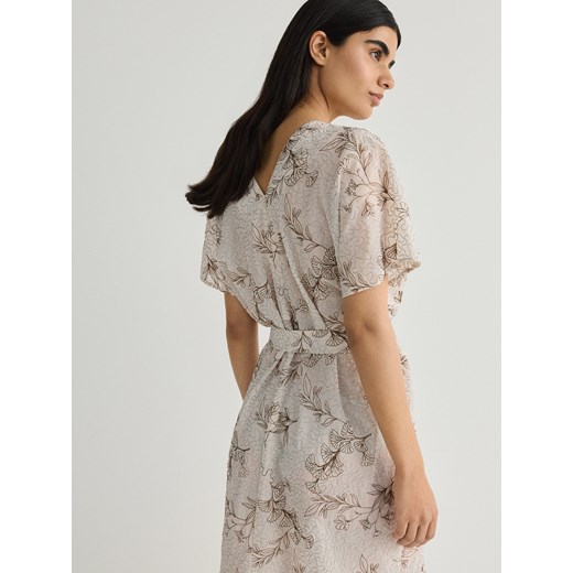 Sukienka Reserved midi rozkloszowana z dekoltem w serek 