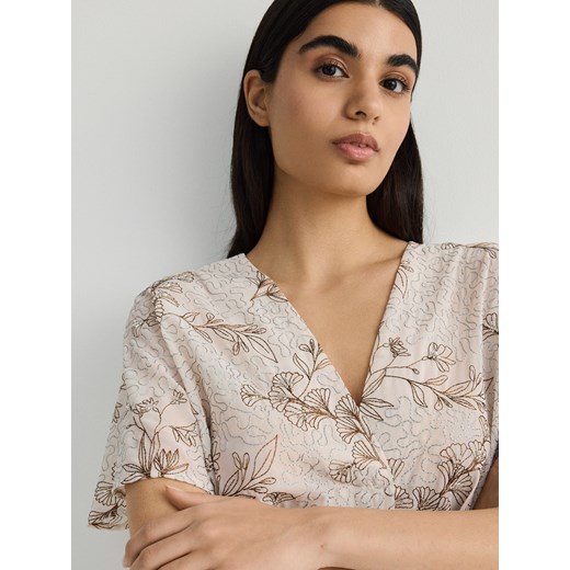 Sukienka Reserved z dekoltem w serek rozkloszowana 