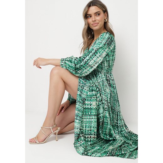 Zielona Sukienka Maxi z Gumką w Talii i Plisowanym Dołem w Tweedowy Wzór Viostana ze sklepu Born2be Odzież w kategorii Sukienki - zdjęcie 170232995