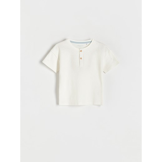 Reserved - Bawełniany t-shirt henley - złamana biel ze sklepu Reserved w kategorii Koszulki niemowlęce - zdjęcie 170252685