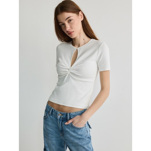 Reserved - T-shirt z wycięciem na dekolcie - biały ze sklepu Reserved w kategorii Bluzki damskie - zdjęcie 170258198