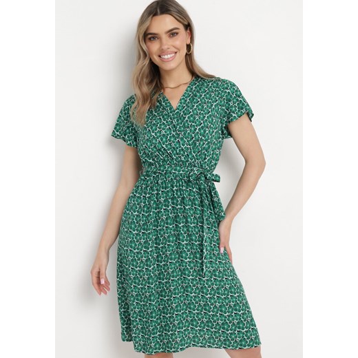 Zielona Sukienka z Wiskozy z Kopertowym Dekoltem i Gumką w Talii Moanalise ze sklepu Born2be Odzież w kategorii Sukienki - zdjęcie 170260155