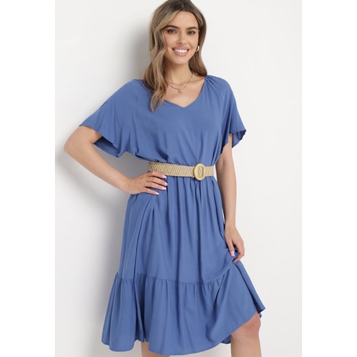 Niebieska Rozkloszowana Sukienka Midi z Trójkątnym Dekoltem i Falbanką Klario ze sklepu Born2be Odzież w kategorii Sukienki - zdjęcie 170267215
