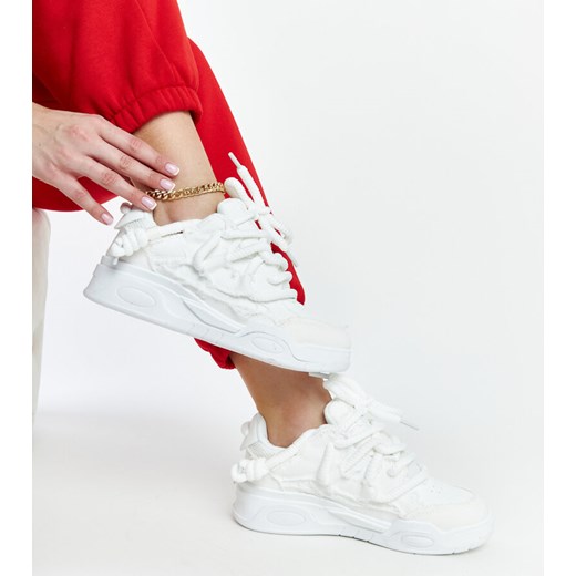 Buty sportowe damskie na płaskiej podeszwie białe wiązane 