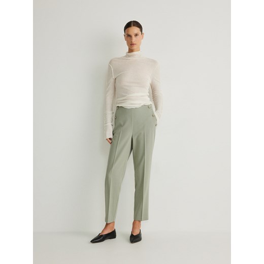 Reserved - Spodnie cygaretki z guzikami - oliwkowy ze sklepu Reserved w kategorii Spodnie damskie - zdjęcie 170287996