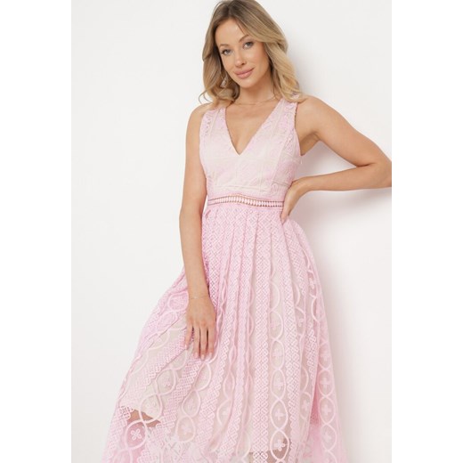 Różowa Rozkloszowana Sukienka z Plisowanym Dołem i Ozdobnymi Haftami Asorasia XL okazyjna cena Born2be Odzież