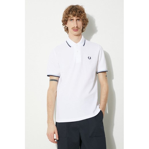 Fred Perry polo bawełniane Twin Tipped Shirt kolor beżowy z aplikacją M12.300 ze sklepu PRM w kategorii T-shirty męskie - zdjęcie 170329728