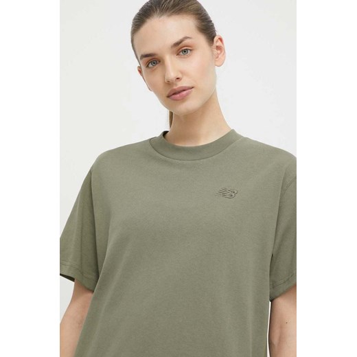 New Balance t-shirt bawełniany WT41501DEK damski kolor zielony ze sklepu ANSWEAR.com w kategorii Bluzki damskie - zdjęcie 170333286
