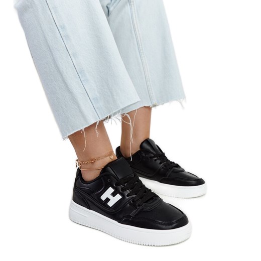 Czarne sneakersy na białej platformie Mentha ze sklepu ButyModne.pl w kategorii Buty sportowe damskie - zdjęcie 170335746
