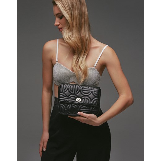 Estro: Mała czarna torebka damska ze złotym łańcuszkiem ze sklepu Estro w kategorii Kopertówki - zdjęcie 170395317