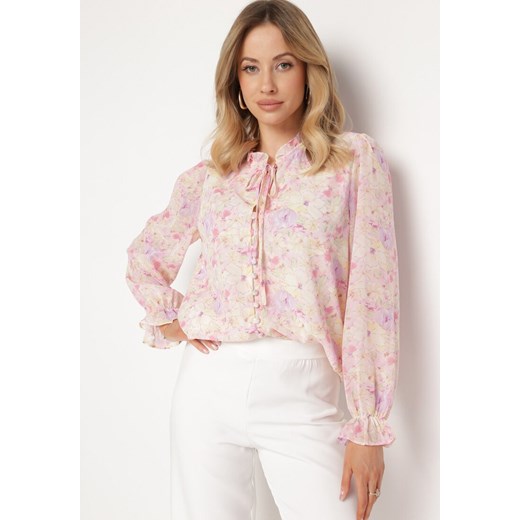 Różowa Koszula z Delikatnym Kwiatowym Wzorem i Wiązaniem Przy Dekolcie Viralla ze sklepu Born2be Odzież w kategorii Koszule damskie - zdjęcie 170404475