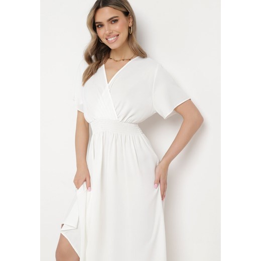 Biała Sukienka Długa o Rozkloszowanym Fasonie z Kopertowym Dekoltem Saliusa ze sklepu Born2be Odzież w kategorii Sukienki - zdjęcie 170441215
