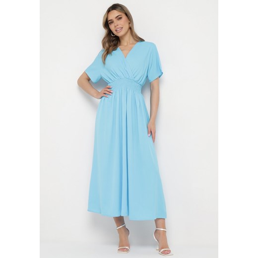 Niebieska Sukienka Długa o Rozkloszowanym Fasonie z Kopertowym Dekoltem Saliusa ze sklepu Born2be Odzież w kategorii Sukienki - zdjęcie 170441229