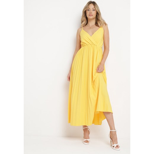 Żółta Rozkloszowana Sukienka Długa z Kopertowym Dekoltem na Ramiączkach Asmerria ze sklepu Born2be Odzież w kategorii Sukienki - zdjęcie 170441367