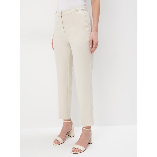 Beżowe spodnie damskie Mohito 