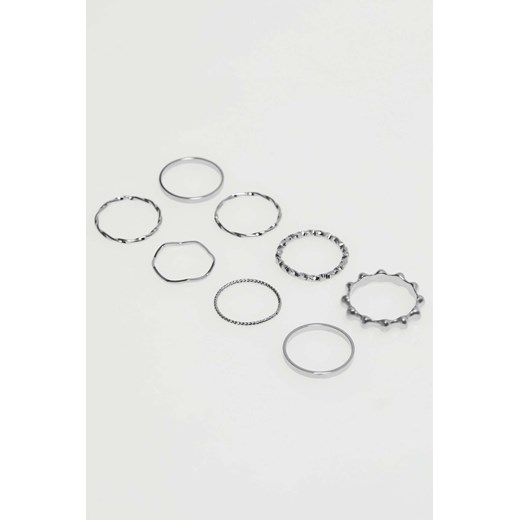 Zestaw delikatnych pierścionków w kolorze srebrnym ze sklepu Moodo.pl w kategorii Bransolety - zdjęcie 170453278