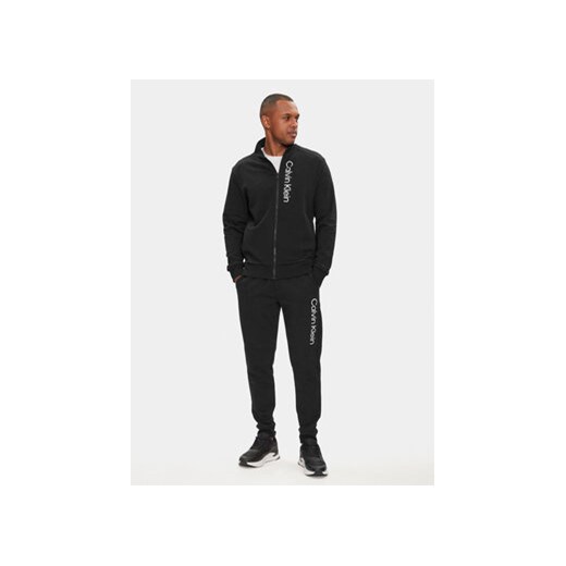Calvin Klein Dres Vertical Logo K10K113676 Czarny Regular Fit ze sklepu MODIVO w kategorii Dresy męskie - zdjęcie 170467986