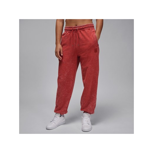 Damskie spodnie z dzianiny z efektem sprania Jordan Flight Fleece - Czerwony ze sklepu Nike poland w kategorii Spodnie damskie - zdjęcie 170473018