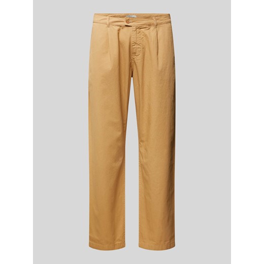 Spodnie o kroju regular fit z zakładkami w pasie i szlufkami na pasek ze sklepu Peek&Cloppenburg  w kategorii Spodnie męskie - zdjęcie 170473157