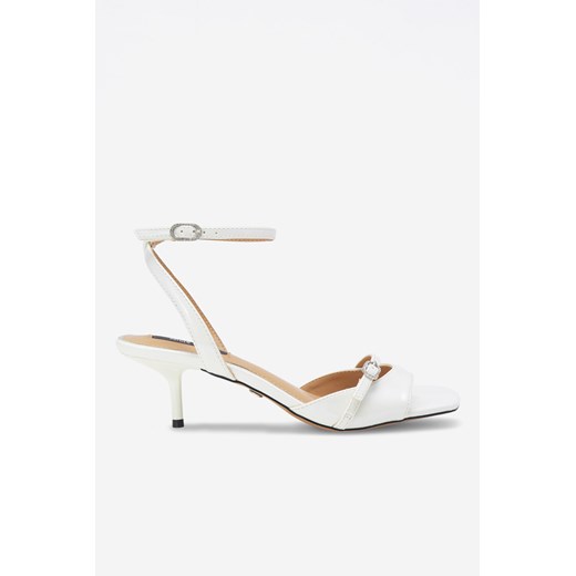 Sandały damskie Nine West białe z klamrą