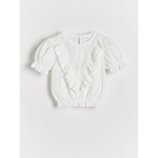 Reserved - Ażurowa bluzka z falbaną - złamana biel ze sklepu Reserved w kategorii Bluzki dziewczęce - zdjęcie 170490466