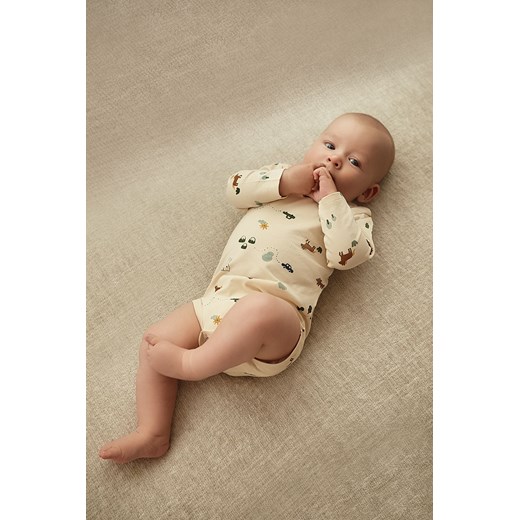 Beżowe body niemowlęce z długim rękawem z nadrukiem koni ze sklepu 5.10.15 w kategorii Body niemowlęce - zdjęcie 170492799
