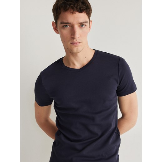 Reserved - T-shirt slim z dekoltem V - granatowy ze sklepu Reserved w kategorii T-shirty męskie - zdjęcie 170499017