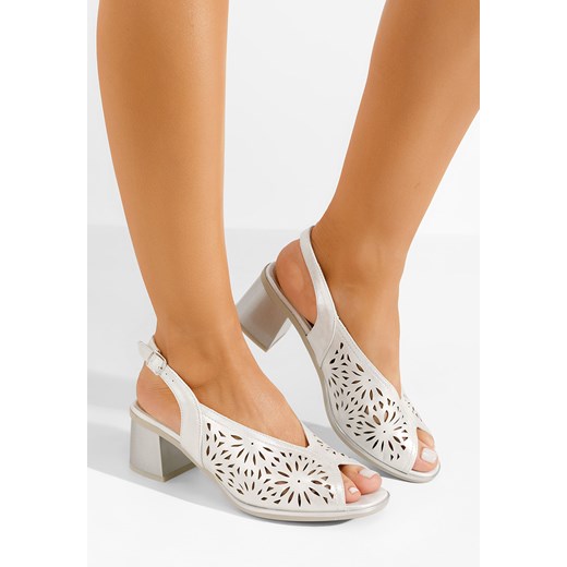 Białe sandały na słupku Sotina ze sklepu Zapatos w kategorii Sandały damskie - zdjęcie 170534706