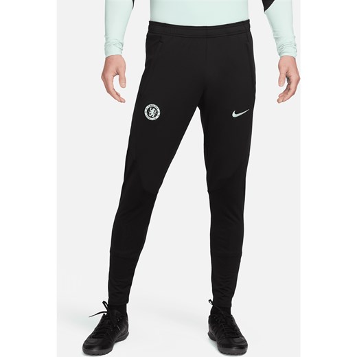 Męskie spodnie piłkarskie z dzianiny Nike Dri-FIT Chelsea F.C. Strike (wersja trzecia) - Czerń ze sklepu Nike poland w kategorii Spodnie męskie - zdjęcie 170550159