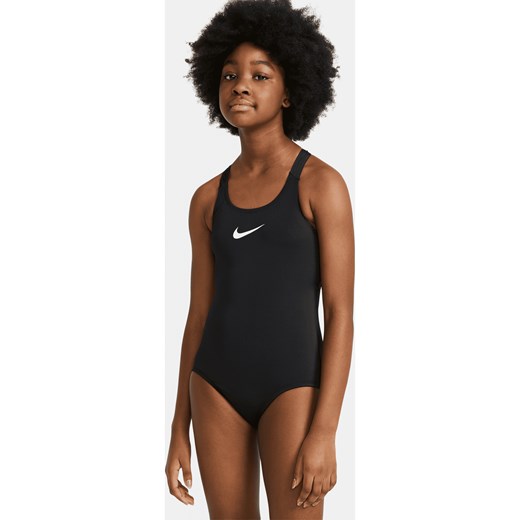 Jednoczęściowy kostium kąpielowy o kroju bokserki dla dużych dzieci (dziewcząt) Nike Essential - Czerń ze sklepu Nike poland w kategorii Stroje kąpielowe - zdjęcie 170550169