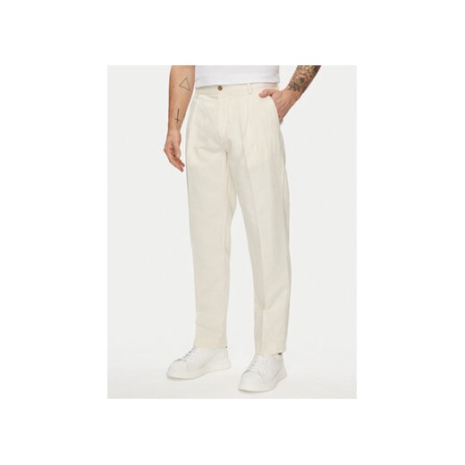Pepe Jeans Chinosy Relaxed Pleated Linen Pants - 2 PM211700 Écru Relaxed Fit ze sklepu MODIVO w kategorii Spodnie męskie - zdjęcie 170554135