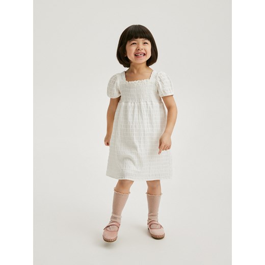 Reserved - Bawełniana sukienka - złamana biel ze sklepu Reserved w kategorii Sukienki niemowlęce - zdjęcie 170576885